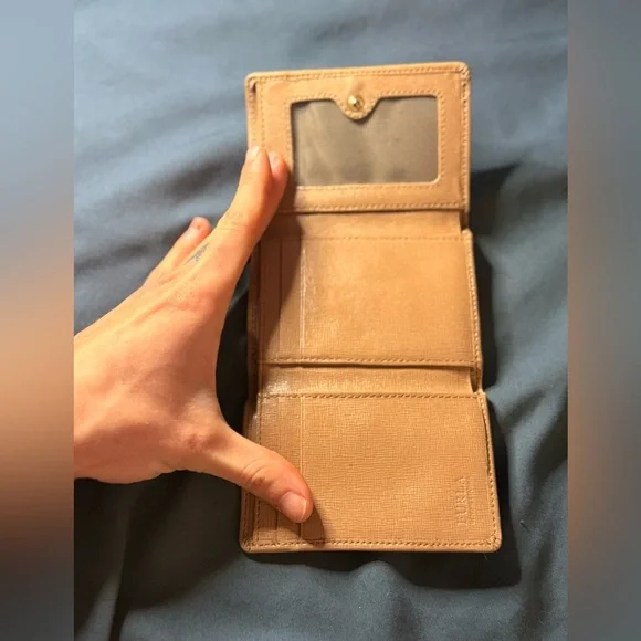Furla AUTHENTIC Compact Trifold Wallet. Gorgeous and clean. - Picture 7 of 9